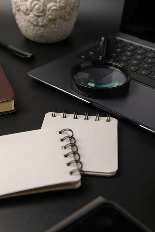 聚焦細節 放大鏡便簽本在商務攝影中的美學呈現
